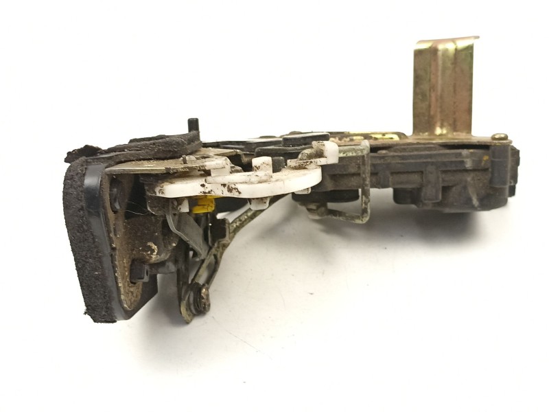 Recambio de cerradura puerta trasera derecha para hyundai accent 1.5 td referencia OEM IAM 8142025030  