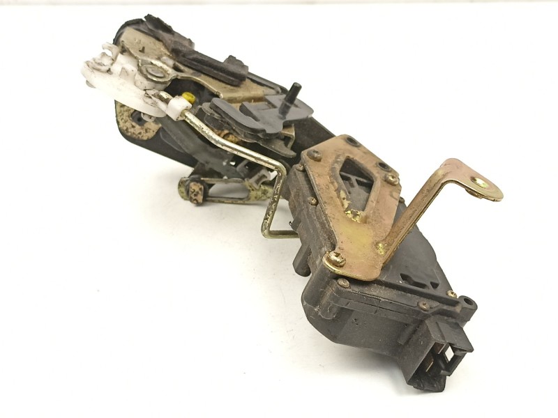 Recambio de cerradura puerta trasera derecha para hyundai accent 1.5 td referencia OEM IAM 8142025030  