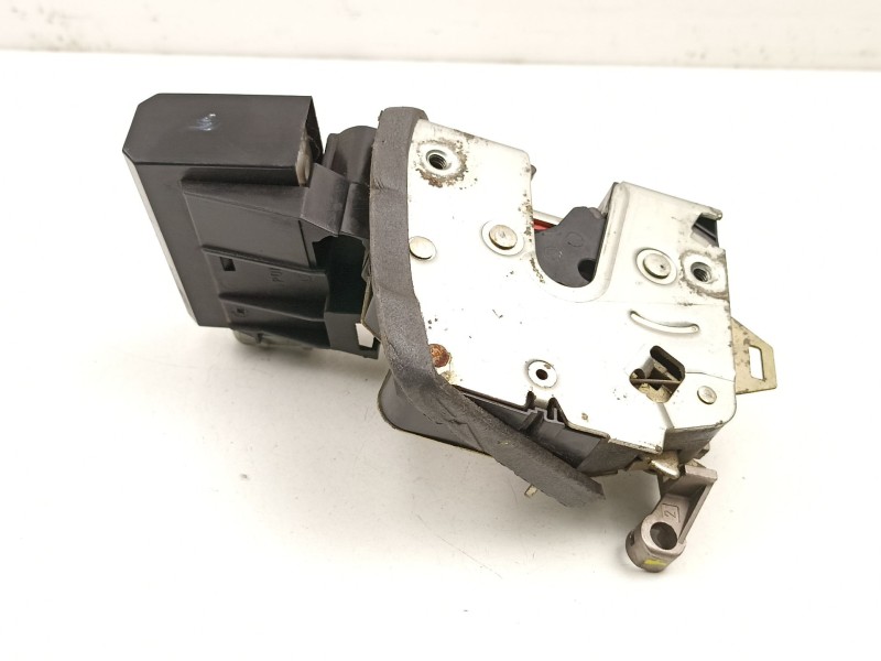 Recambio de cerradura puerta trasera izquierda para bmw 5 (e39) 525 tds referencia OEM IAM 51228125671  