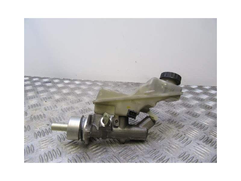 Recambio de bomba de freno para toyota avensis 2.0 g referencia OEM IAM   