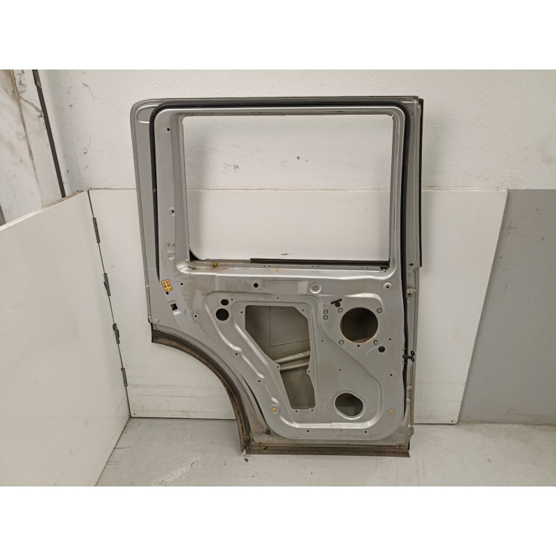 Recambio de puerta trasera izquierda para land rover discovery iii (l319) 2.7 td 4x4 referencia OEM IAM BFA780110  