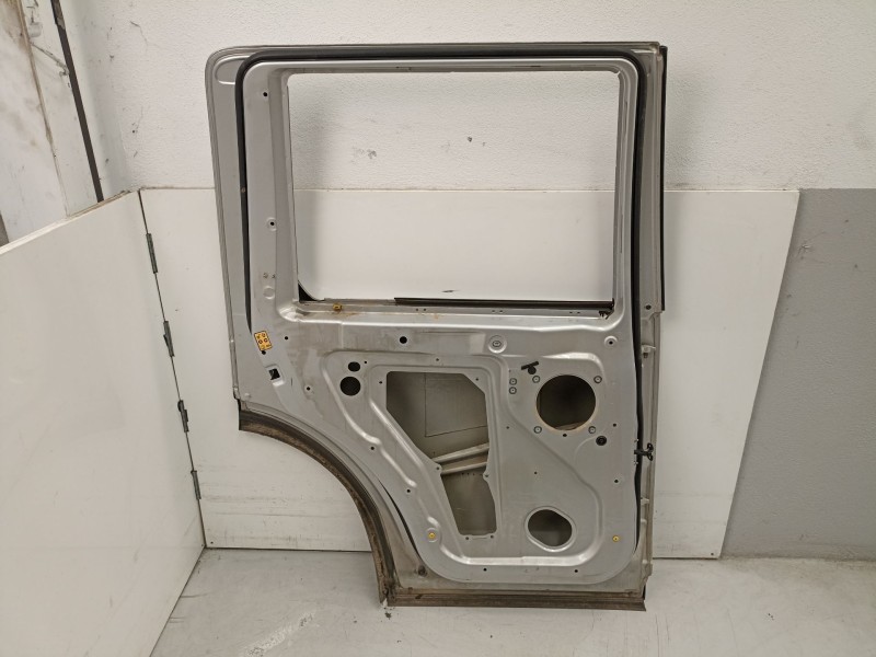 Recambio de puerta trasera izquierda para land rover discovery iii (l319) 2.7 td 4x4 referencia OEM IAM BFA780110  