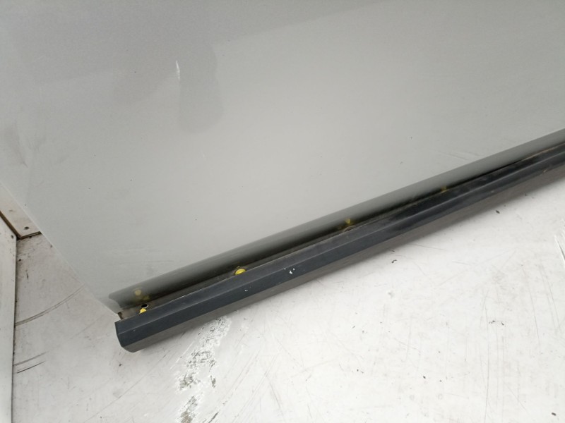 Recambio de puerta delantera derecha para land rover discovery iii (l319) 2.7 td 4x4 referencia OEM IAM BDA780100  