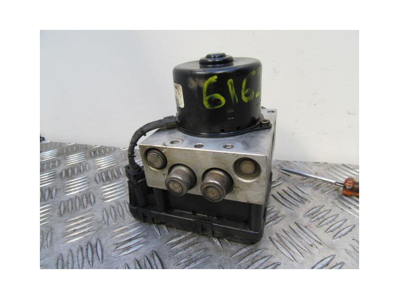 Recambio de abs : chrysler voyager : 2.5 td (142,76cv) [2002] para chrysler voyager 2.5 td referencia OEM IAM 04686702ACA  