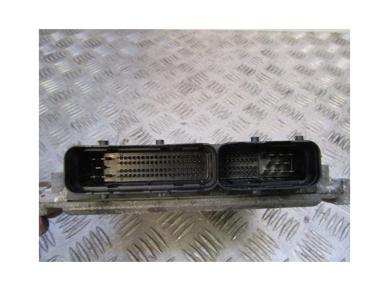 Recambio de centralita : chrysler voyager : 2.5 td (142,76cv) [2002] para chrysler voyager 2.5 td referencia OEM IAM 0281010814B