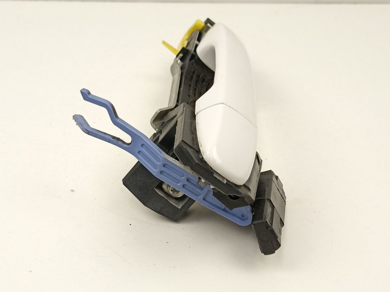 Recambio de manilla trasera izquierda para toyota prius zvw30 prius advance referencia OEM IAM 6920447020  