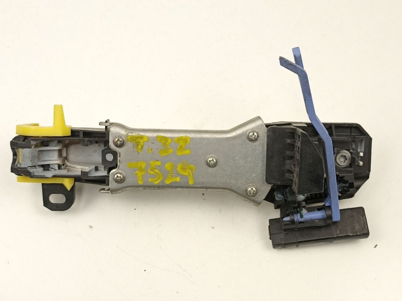 Recambio de manilla trasera izquierda para toyota prius zvw30 prius advance referencia OEM IAM 6920447020  