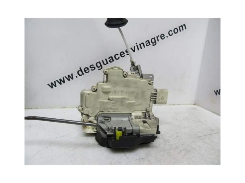 Recambio de cerradura puerta delantera derecha para audi a3 1.9 tdi ranchera(105 cv) referencia OEM IAM   