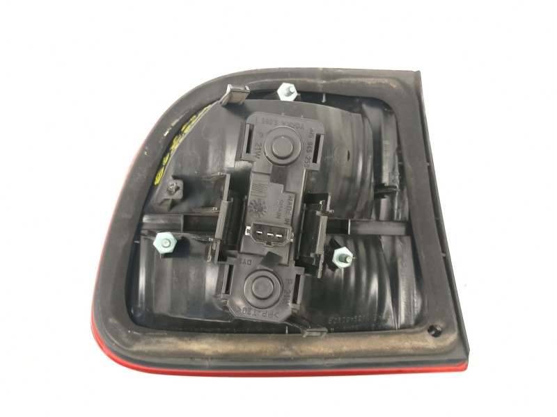 Recambio de piloto porton derecho para seat leon (1m1) 1.9 tdi referencia OEM IAM 1M6945092B  