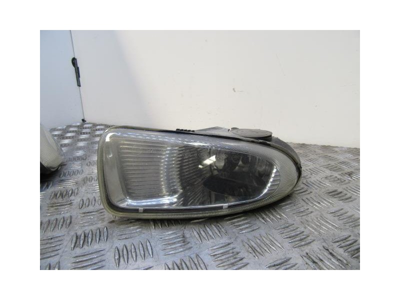 Recambio de antiniebla izq. : chrysler voyager : 2.5 td (142,76cv) [2002] para chrysler voyager 2.5 td referencia OEM IAM 048572