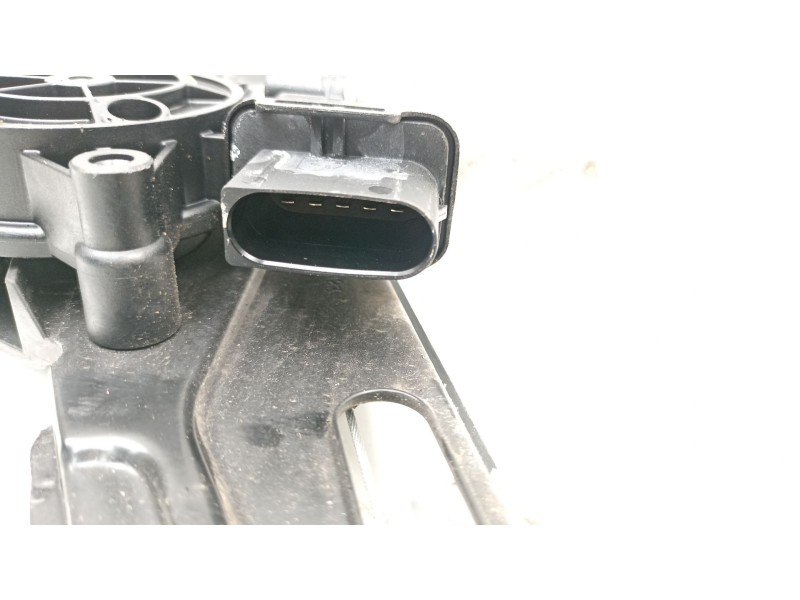 Recambio de elevalunas delantero izquierdo para bmw 1 (f20) 118 d referencia OEM IAM 51337281881  