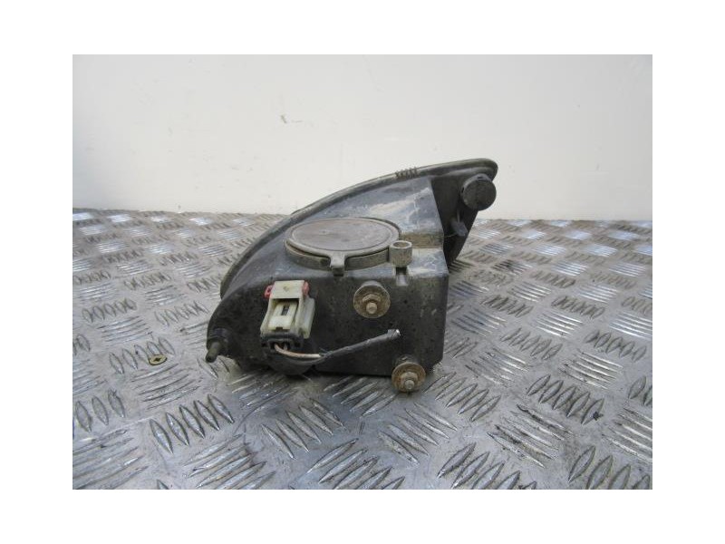 Recambio de antiniebla izq. : chrysler voyager : 2.5 td (142,76cv) [2002] para chrysler voyager 2.5 td referencia OEM IAM 048572