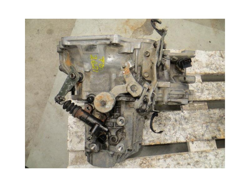 Recambio de caja cambios 5v turbo diesel para hyundai accent 1.5 td -3ea 5p referencia OEM IAM J42073  