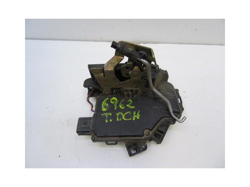 Recambio de cerradura pta. tras. dch. : audi a6 : 2.5 td (149,56cv) [2002] para audi a6 2.5 td referencia OEM IAM   