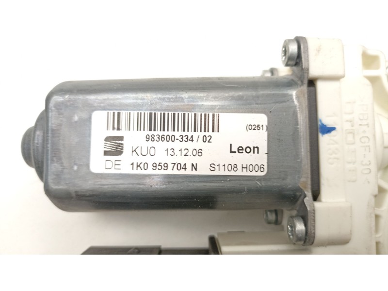 Recambio de elevalunas trasero derecho para seat leon (1p1) 1.9 tdi referencia OEM IAM 1K0959704N  