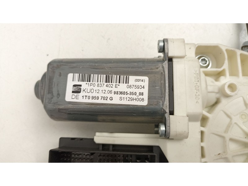 Recambio de elevalunas delantero derecho para seat leon (1p1) 1.9 tdi referencia OEM IAM 1P0837402E 1K0959792M 1T0959702G