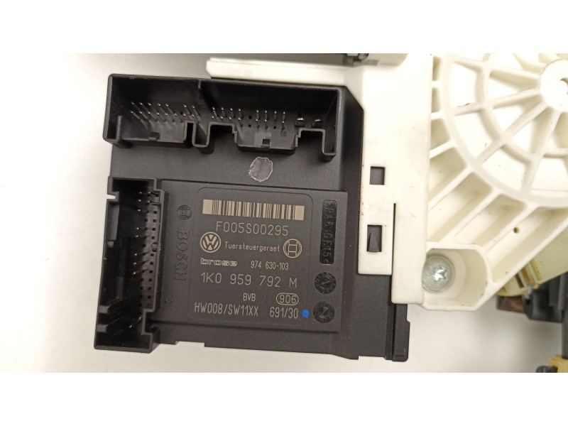 Recambio de elevalunas delantero derecho para seat leon (1p1) 1.9 tdi referencia OEM IAM 1P0837402E 1K0959792M 1T0959702G