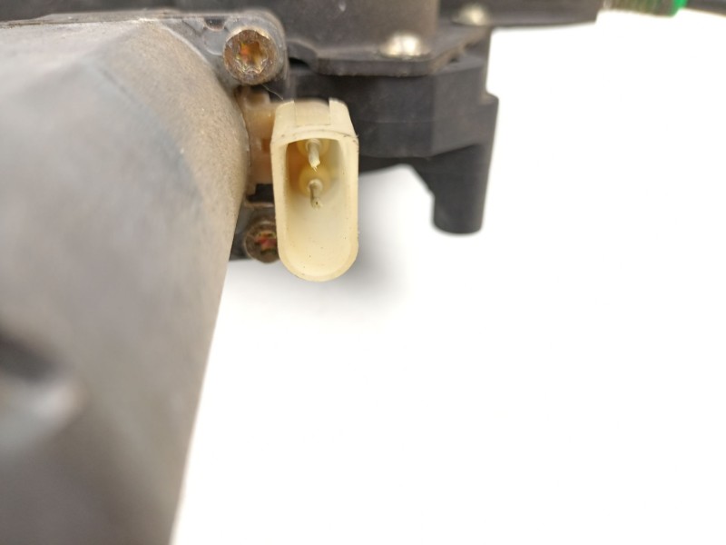 Recambio de elevalunas delantero izquierdo para ford mondeo ii (bap) 1.8 td referencia OEM IAM 93BBF23201B  