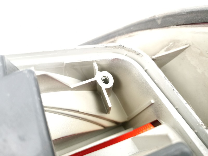 Recambio de piloto trasero izquierdo para ford mondeo 1.8 g referencia OEM IAM 93BG13A603AA  