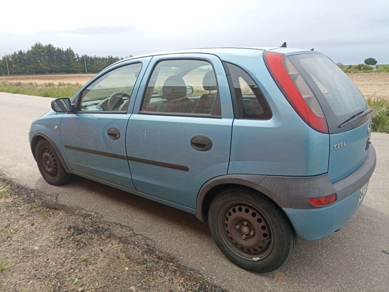 opel corsa c (x01) del año 2001