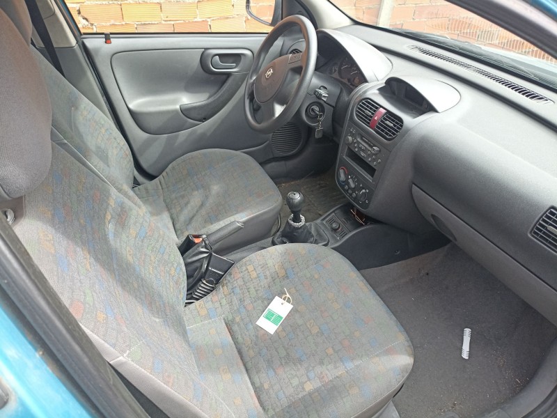 opel corsa c (x01) del año 2001