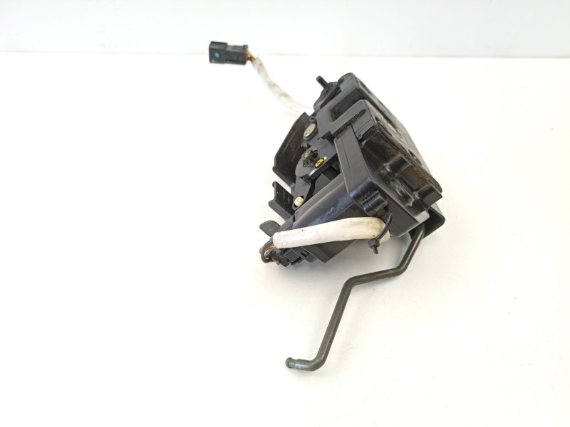 Recambio de cerradura puerta trasera izquierda para hyundai getz 1.5 crdi referencia OEM IAM 814101C020  