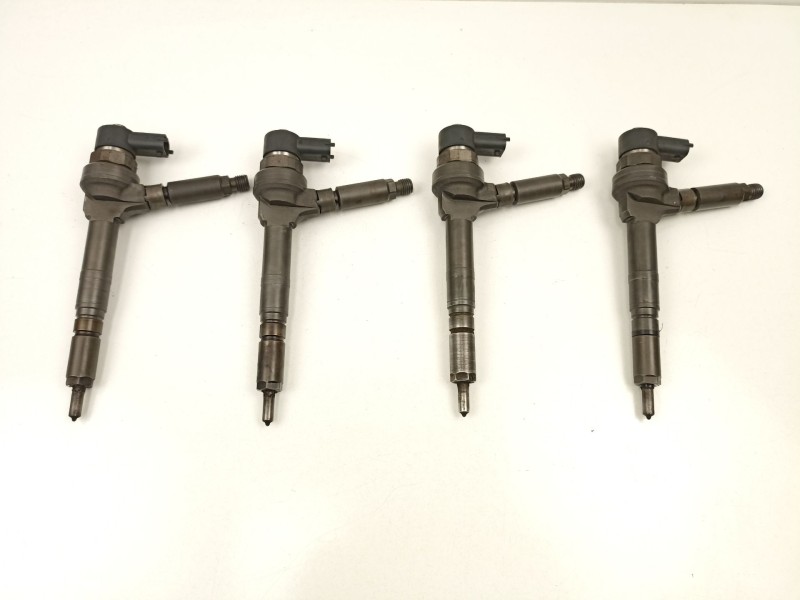 Recambio de inyectores juego para opel astra h berlina 1.7 16v cdti referencia OEM IAM 97363812 0445110175 