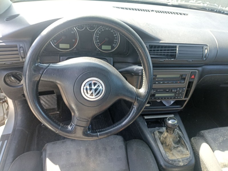 Recambio de carroceria para volkswagen passat b5.5 (3b3) 1.9 tdi referencia OEM IAM   