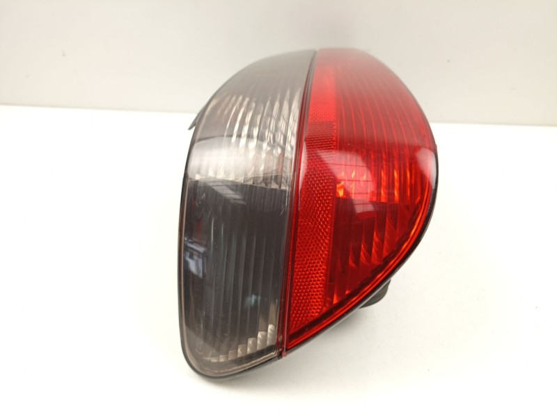 Recambio de piloto trasero izquierdo para peugeot 406 (8b) 2.1 td 12v referencia OEM IAM 6350E8  