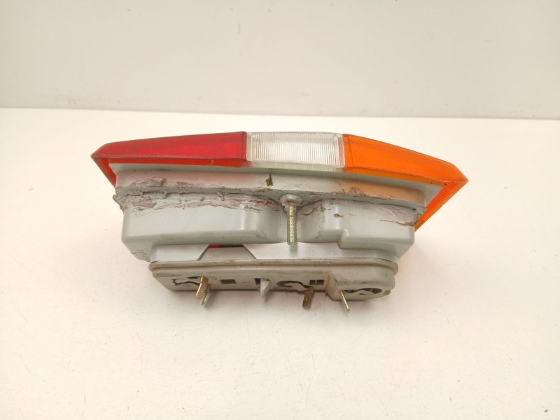 Recambio de piloto trasero izquierdo para ford fiesta ii (fbd) 1.1 (fbd) referencia OEM IAM 84FG13A603AA  