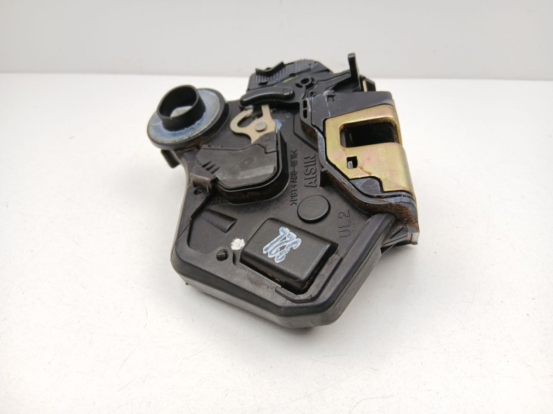 Recambio de cerradura puerta trasera izquierda para toyota avensis 2.0 g referencia OEM IAM 6906002101  