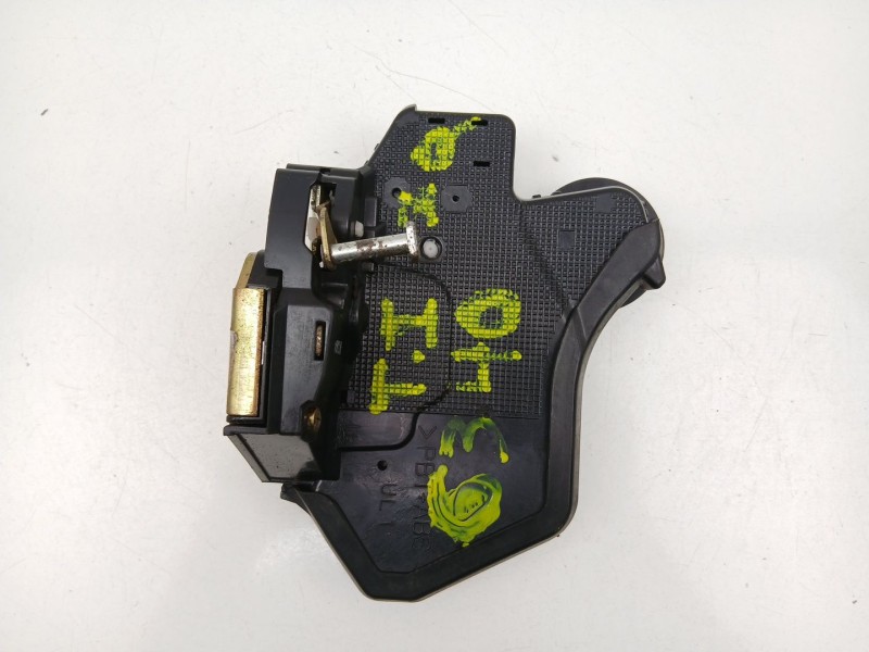 Recambio de cerradura puerta trasera izquierda para toyota avensis 2.0 g referencia OEM IAM 6906002101  