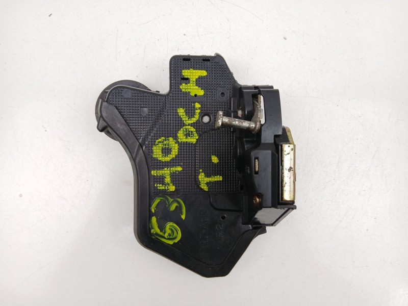 Recambio de cerradura puerta trasera derecha para toyota avensis 2.0 g referencia OEM IAM 6905002101  