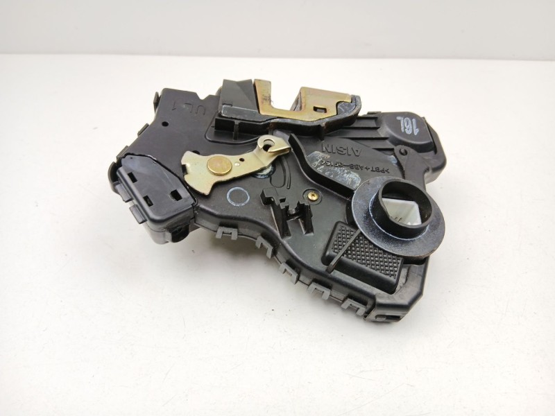 Recambio de cerradura puerta delantera izquierda para toyota avensis 2.0 g referencia OEM IAM 6904002151  