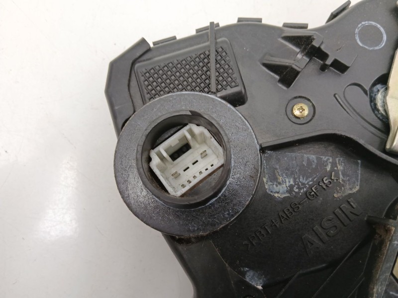 Recambio de cerradura puerta delantera izquierda para toyota avensis 2.0 g referencia OEM IAM 6904002151  