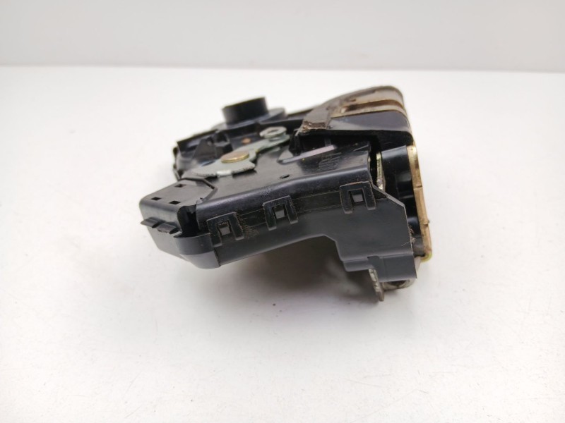 Recambio de cerradura puerta delantera derecha para toyota avensis 2.0 g referencia OEM IAM 6903002161  