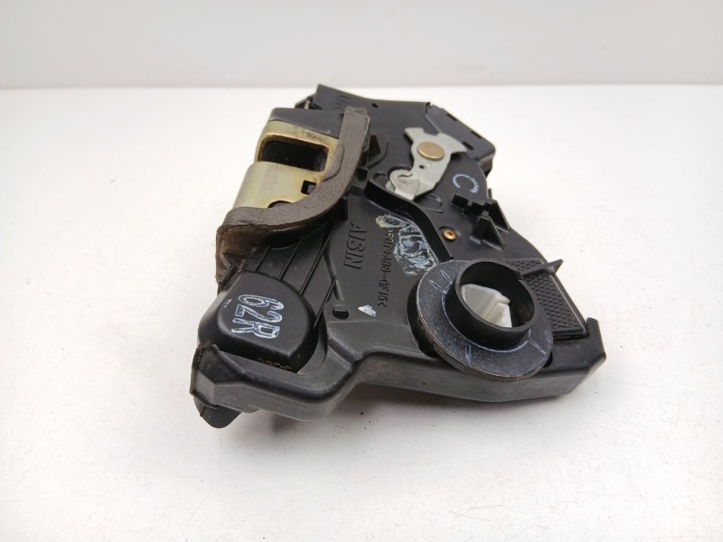 Recambio de cerradura puerta delantera derecha para toyota avensis 2.0 g referencia OEM IAM 6903002161  