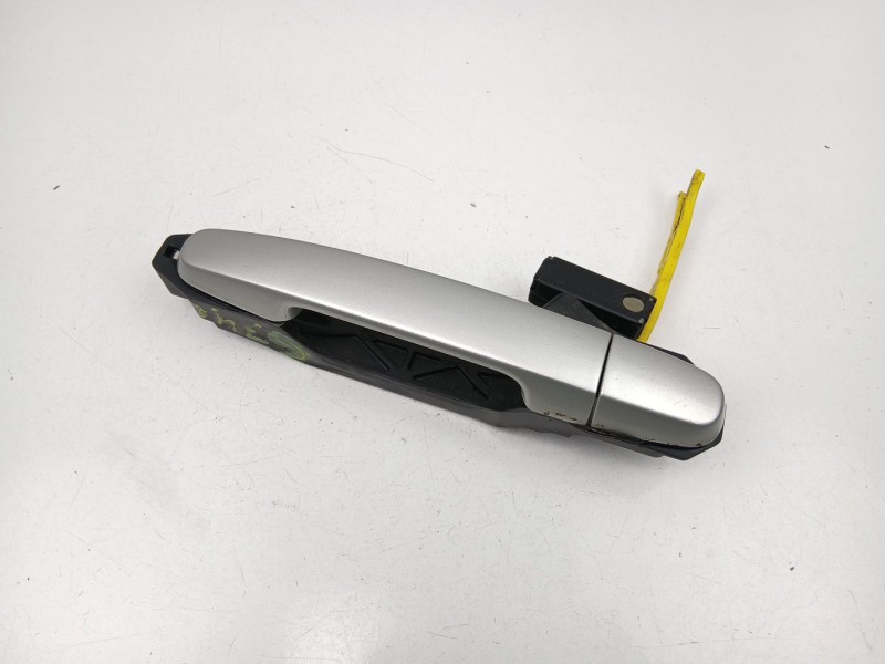 Recambio de manilla trasera izquierda para toyota avensis 2.0 g referencia OEM IAM 6920405030  