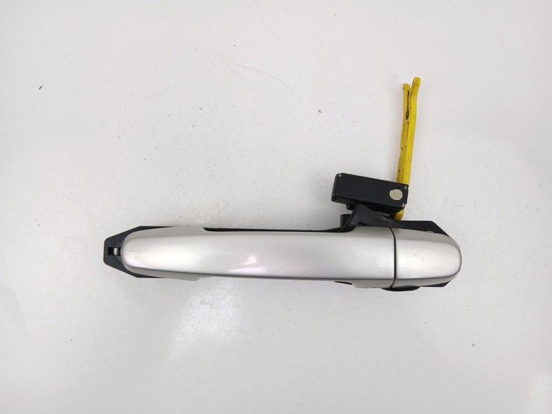 Recambio de manilla trasera izquierda para toyota avensis 2.0 g referencia OEM IAM 6920405030  