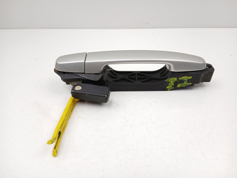 Recambio de manilla trasera izquierda para toyota avensis 2.0 g referencia OEM IAM 6920405030  