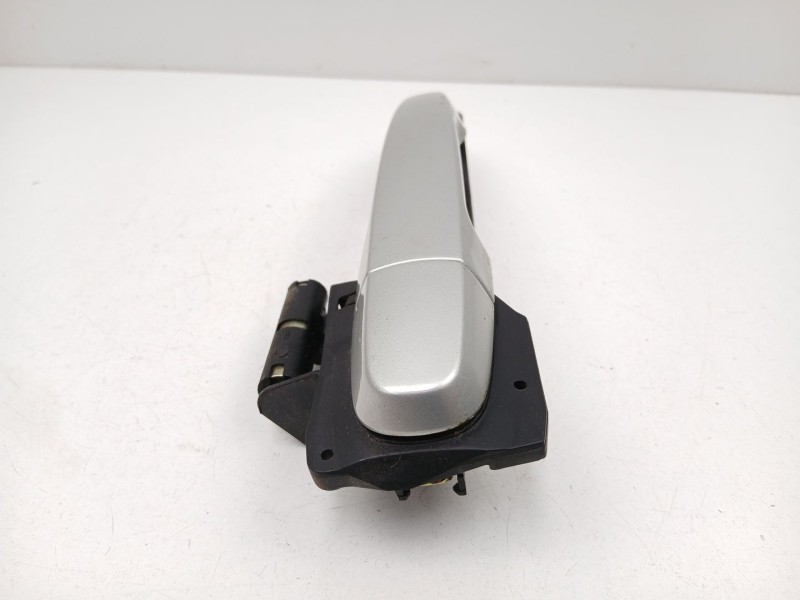 Recambio de manilla delantera derecha para toyota avensis 2.0 g referencia OEM IAM 6920105060  