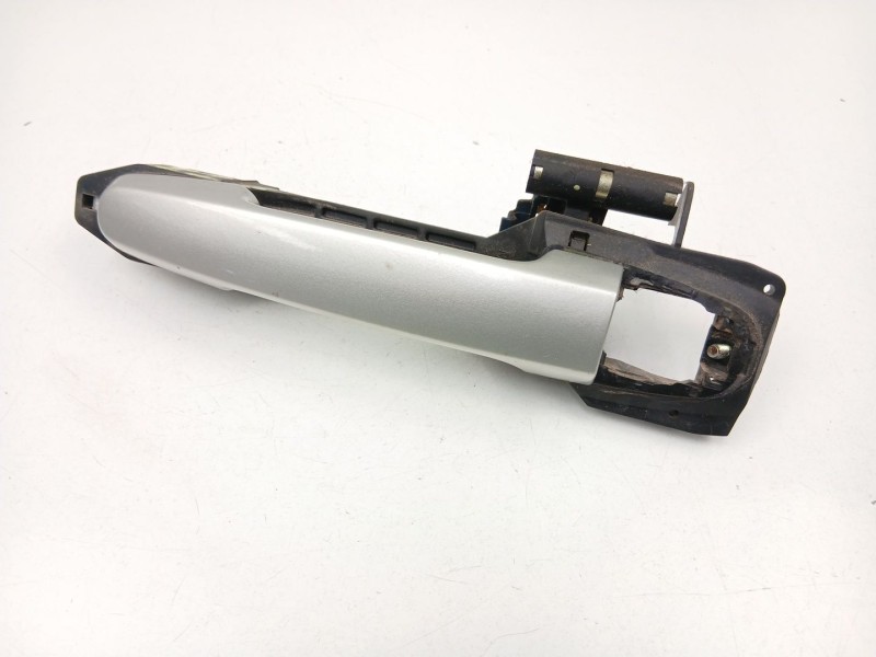 Recambio de manilla delantera izquierda para toyota avensis 2.0 g referencia OEM IAM 6920205020  