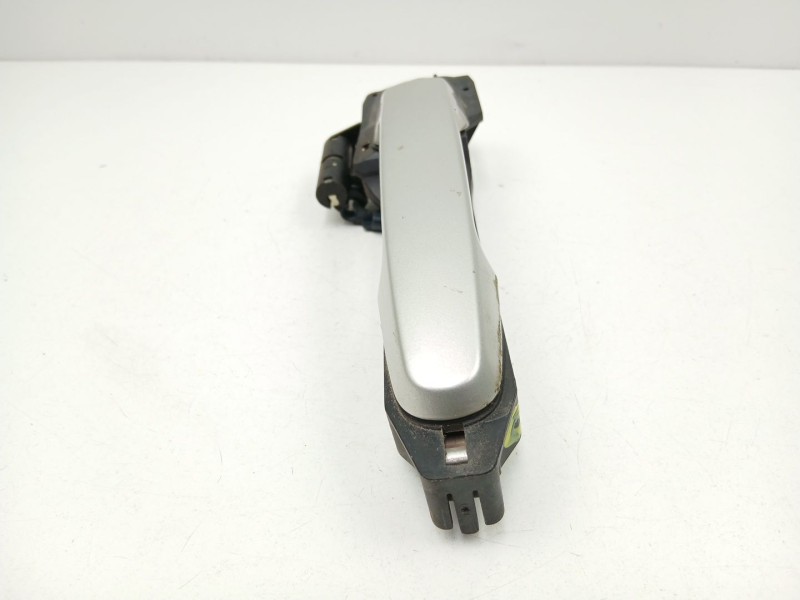 Recambio de manilla delantera izquierda para toyota avensis 2.0 g referencia OEM IAM 6920205020  