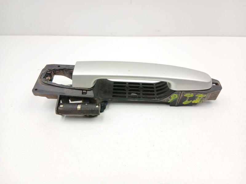 Recambio de manilla delantera izquierda para toyota avensis 2.0 g referencia OEM IAM 6920205020  