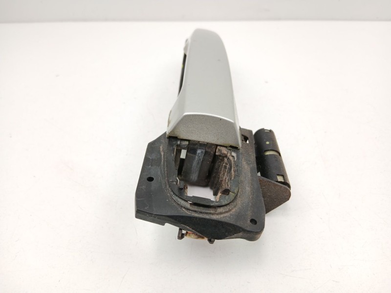 Recambio de manilla delantera izquierda para toyota avensis 2.0 g referencia OEM IAM 6920205020  