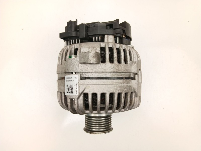 Recambio de alternador para renault master ii furgoneta (fd) 2.5 dci referencia OEM IAM 8200660022 0124525076 