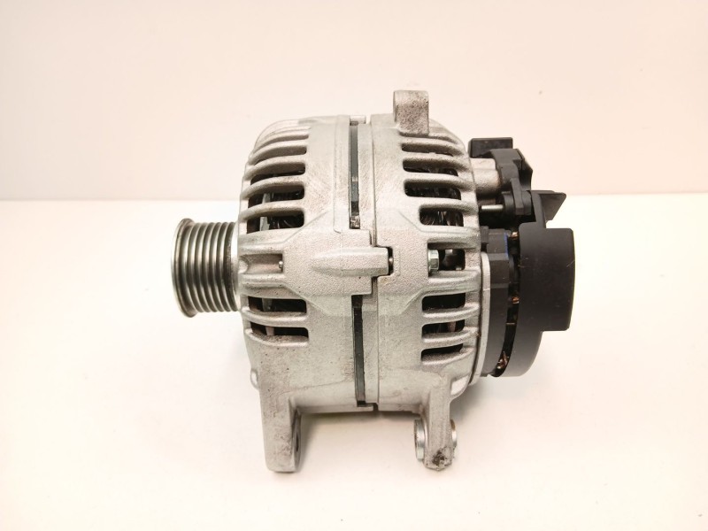 Recambio de alternador para renault master ii furgoneta (fd) 2.5 dci referencia OEM IAM 8200660022 0124525076 
