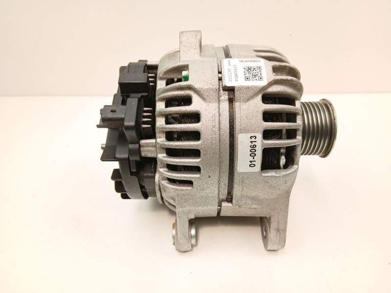 Recambio de alternador para renault master ii furgoneta (fd) 2.5 dci referencia OEM IAM 8200660022 0124525076 