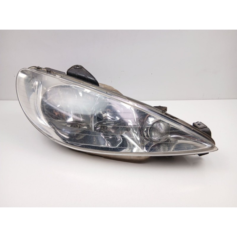 Recambio de faro derecho para peugeot 206 hatchback (2a/c) 1.4 hdi eco 70 referencia OEM IAM 6205S9  