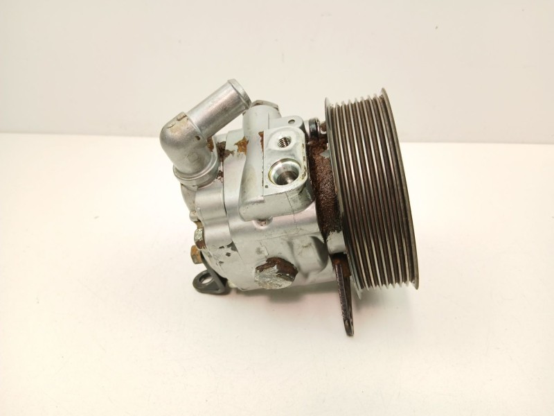 Recambio de bomba direccion para land rover discovery iii (l319) 2.7 td 4x4 referencia OEM IAM QVB500660  